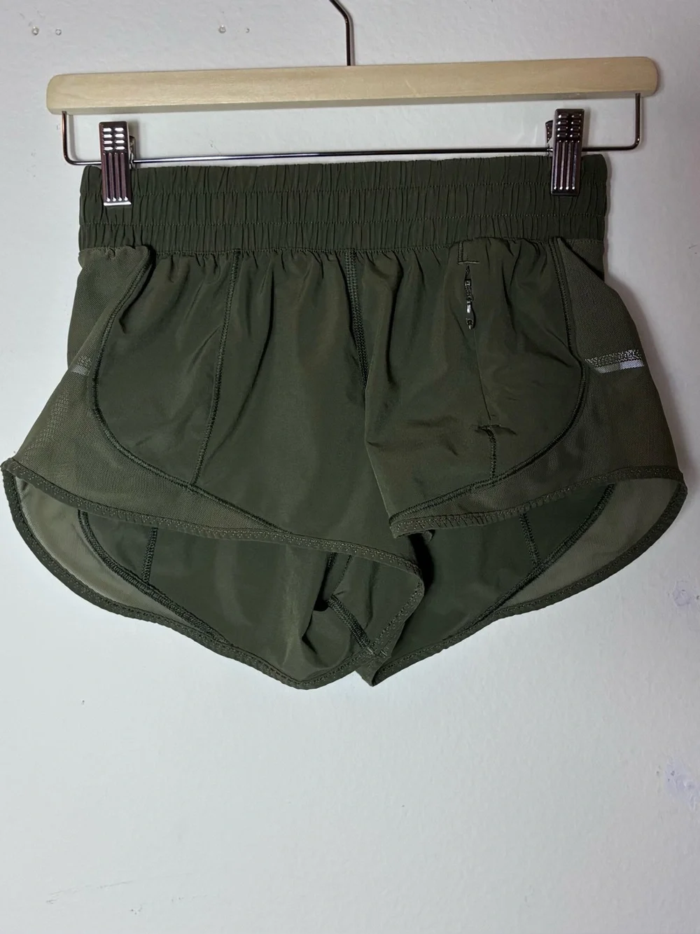 Lululemon Hotty‎ Hot Short II Olive Green Size 4 Running Pocket Mesh Gym